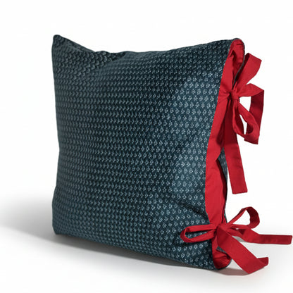 Декоративна перница со новогодишен мотив