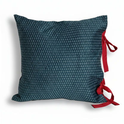 Декоративна перница со новогодишен мотив