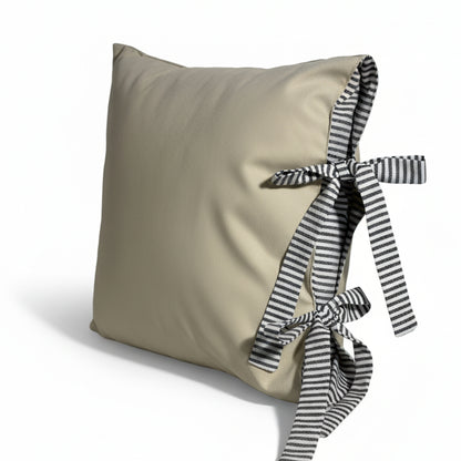 Декоративна перница со новогодишен мотив